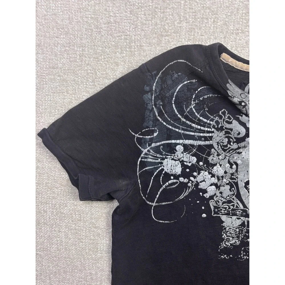 Guess Mens Graphic T-Shirt Black Y2K Fleur De Lis Studded Slub Tee Small - Picture 2 of 8
